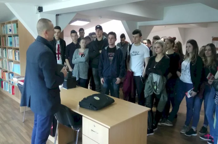 Posjeta Mješovite srednje škole iz Gračanice, fotografija 2